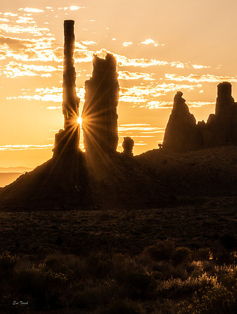 Totems Sunrise Sunstar and Kiss of Light, Monument Valley